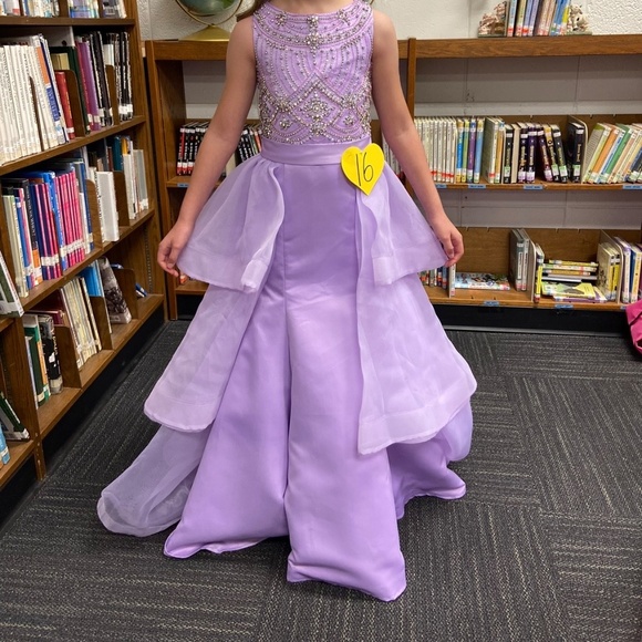 Ashley Lauren Size 6 Beautiful! Like new - Picture 5 of 5